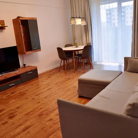 Coresi, 2 Camere, Sleeps 6 Large Private Garden Pets Welcome *