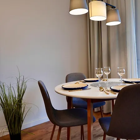 Apartment Coresi, 2 Camere, Sleeps 6 Large Private Garden Pets Welcome Brasov