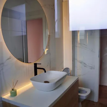 Coresi, 2 Camere, Sleeps 6 Large Private Garden Pets Welcome *